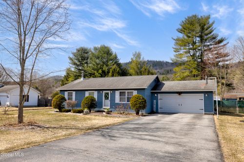 12 Pinewood Hollow Rd, Queensbury, NY, 12804-9003 | Card Image