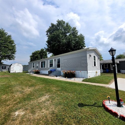 8213 Cloveridge Dr, Erie, PA, 16509-7207 | Card Image
