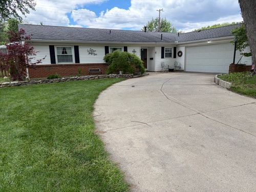 2415 Tennyson Dr, Bellbrook, OH, 45305-1745 | Card Image