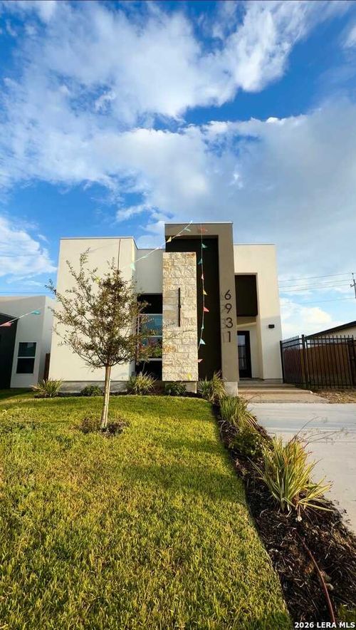 6931 Molinos Dr, Laredo, TX, 78046-2592 | Card Image