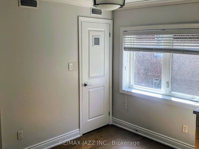 202 - 1303 Bayview Ave, Home with 2 bedrooms, 1 bathrooms and null parking in Toronto ON | Image 11