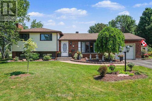9 Forest Dr, Smiths Falls, ON, K7A4S5 | Card Image