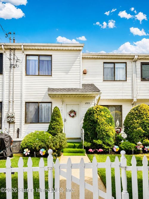 695 Elbe Ave, Staten Island, NY, 10304-5013 | Card Image