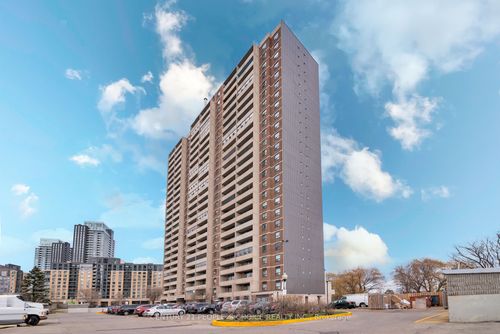 902-3390 Weston Rd, North York, ON, M9M2X3 | Card Image