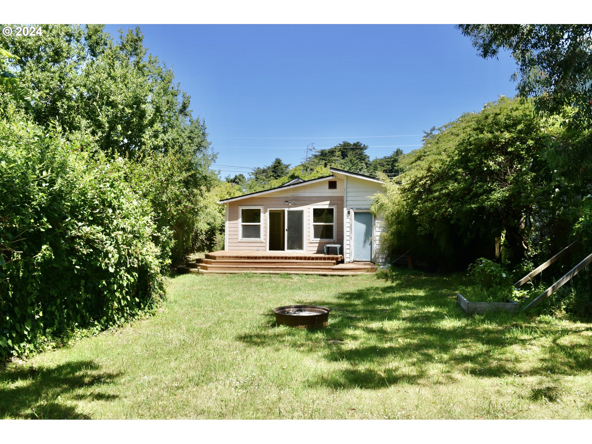 Leith Rd, Gold Beach, OR 97444