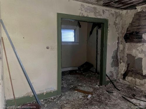 1670 Lee Pl, Detroit, MI, 48206-2212 | Card Image