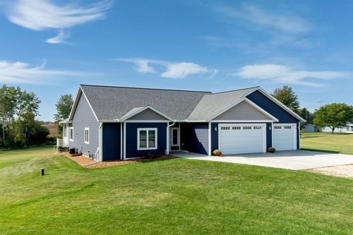 N4267 Cherokee Court Court, GREEN LAKE, WI, 53946 | Card Image