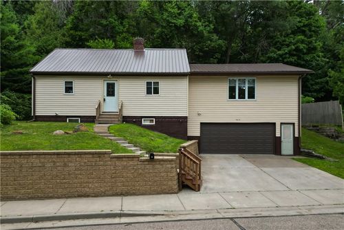 1612 11th St, Eau Claire, WI, 54703-5047 | Card Image