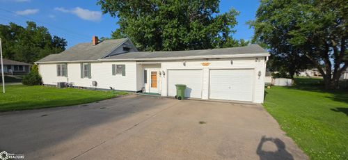 1102 3rd Ave E, Albia, IA, 52531-2450 | Card Image