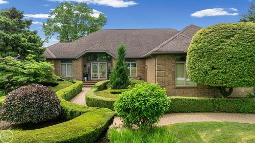 6718 Pond Dr, Washington Township, MI, 48094-1317 | Card Image