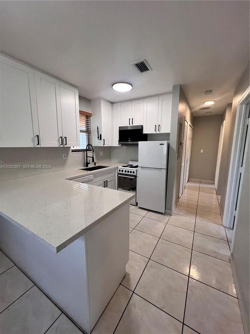 0-16940 Sw 94th Ave, Palmetto Bay, FL, 33157-4421 | Card Image
