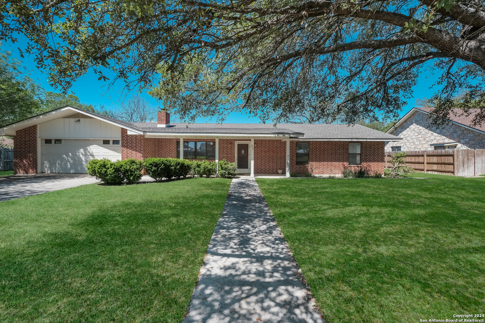 32nd St, Hondo, TX 78861
