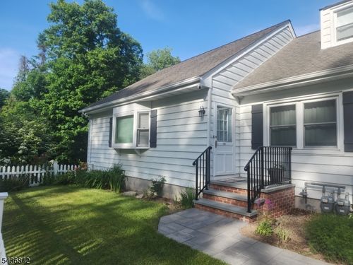 2-18 Red Barn Ln, West Milford, NJ, 07480-2906 | Card Image