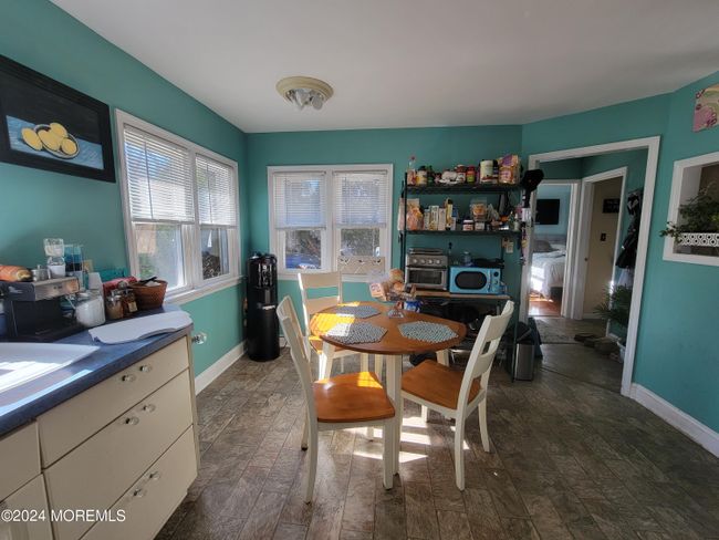 EAT IN KITCHEN | Image 16