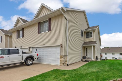 3502 Stoneview Cir Sw, Cedar Rapids, IA, 52404-7921 | Card Image