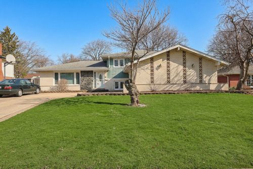 18W194 Claremont Drive, Darien, IL, 60561 | Card Image