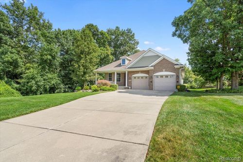 354 Pembroke Dr, Saline, MI, 48176-1768 | Card Image
