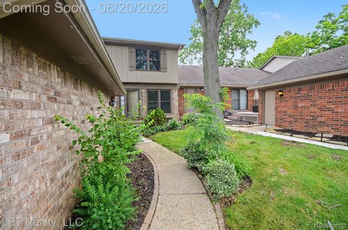 829 Langdon Ct, Rochester Hills, MI, 48307-2921 | Card Image