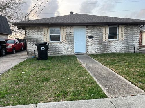 3508 Pakenham Dr, Chalmette, LA, 70043-2054 | Card Image