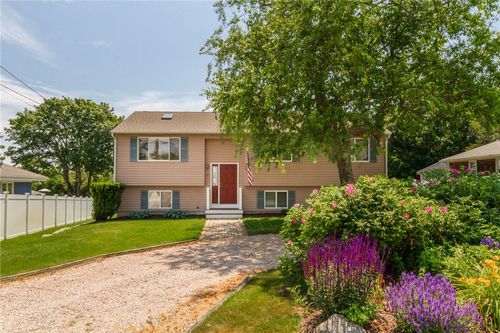 193 Bonnet Shores Rd, Narragansett, RI, 02882-1419 | Card Image