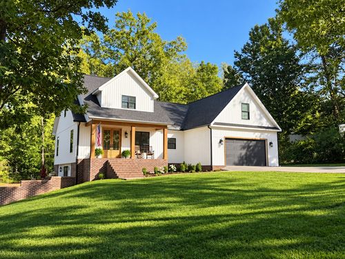 183 Country Wood Dr, Paris, TN, 38242-6943 | Card Image