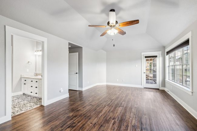 The master bedroom also has access to the balcony | Image 27