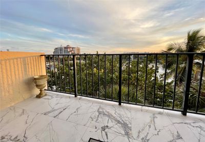 503 - 1625 Se 10th Ave, Condo with 2 bedrooms, 2 bathrooms and null parking in Fort Lauderdale FL | Image 3