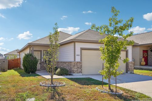 10922 Airmen Dr, Converse, TX, 78109-1400 | Card Image