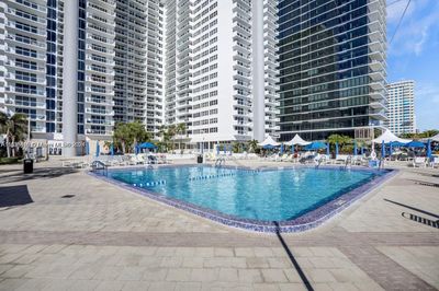 516 - 2030 S Ocean Dr, Condo with 1 bedrooms, 1 bathrooms and null parking in Hallandale Beach FL | Image 2