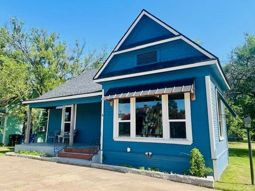 930 W Main St, Denison, TX, 75020-3348 | Card Image