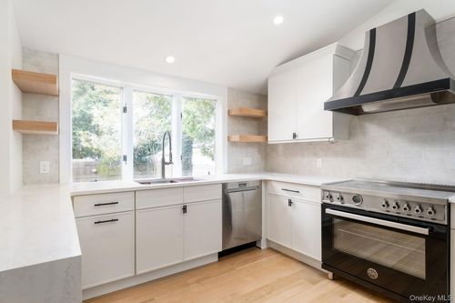 2547 Army Pl, Bellmore, NY, 11710-4806 | Card Image