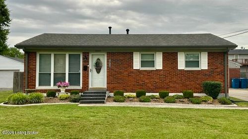9209 Fenmore Ave, Louisville, KY, 40272-3411 | Card Image