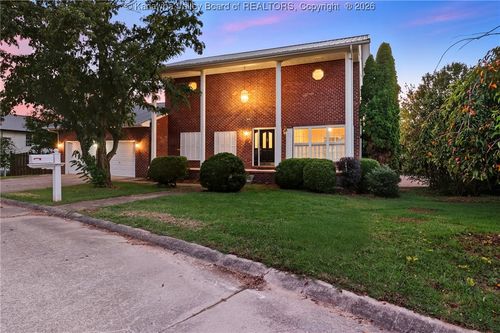 201 Weatheridge Dr, Hurricane, WV, 25526-8746 | Card Image