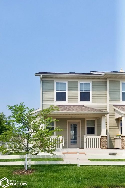 2140 Diamond Ln, Fairfield, IA, 52556-8611 | Card Image