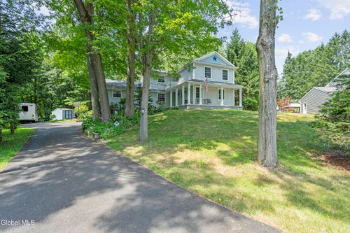 4 Yankee Ct, Halfmoon, NY, 12065-5517 | Card Image