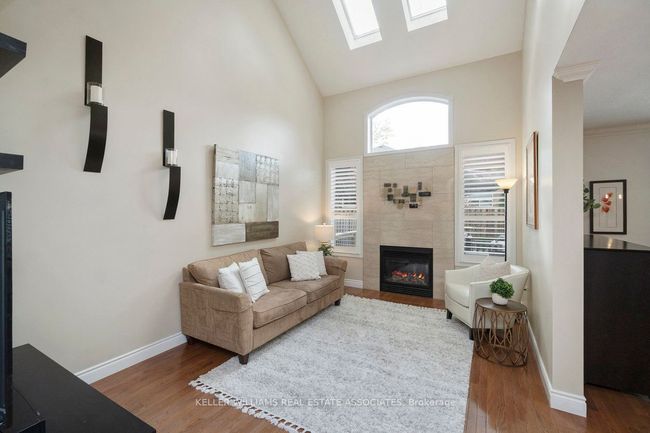 10 Meadowglen Blvd, House other with 4 bedrooms, 4 bathrooms and 2 parking in Georgetown ON | Image 7