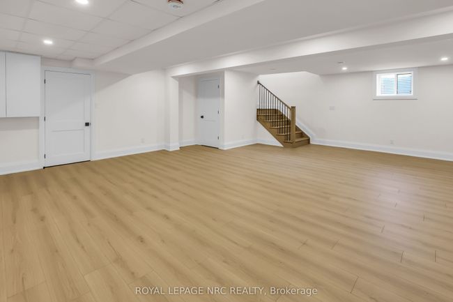 2021 Victoria Ave, Home with 5 bedrooms, 4 bathrooms and 50 parking in Pelham ON | Image 18