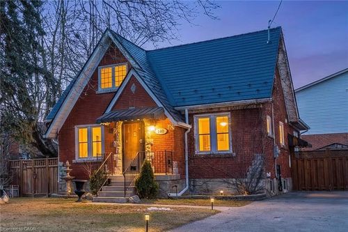 140 Heiman St, Kitchener, ON, N2M3L9 | Card Image