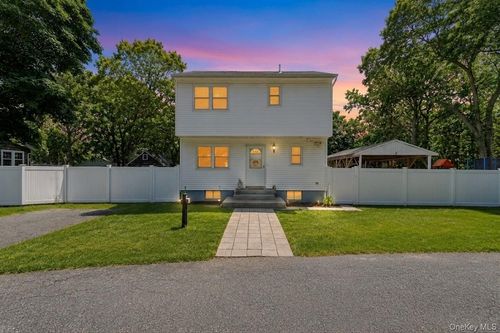 177 Magnolia Dr, Selden, NY, 11784-2043 | Card Image