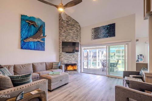 4511 Gateshead Bay, Oxnard, CA, 93035 | Card Image