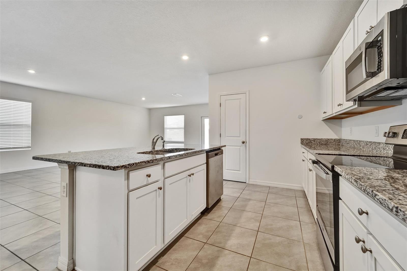 Residential in ZEPHYRHILLS 5