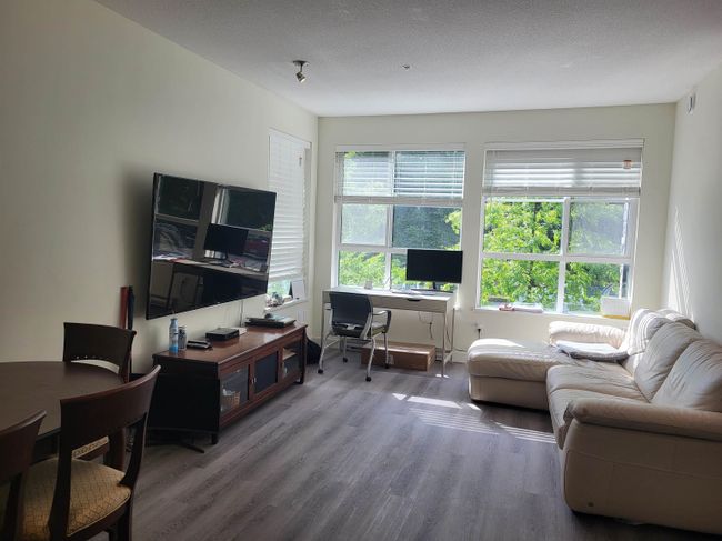204 - 1151 Windsor Mews, Condo with 2 bedrooms, 2 bathrooms and 2 parking in Coquitlam BC | Image 2