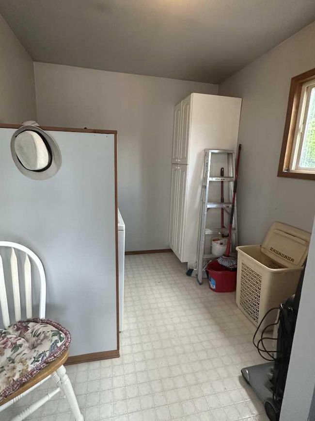 202 3 Avenue E, Home with 2 bedrooms, 1 bathrooms and 4 parking in Hanna AB | Image 10