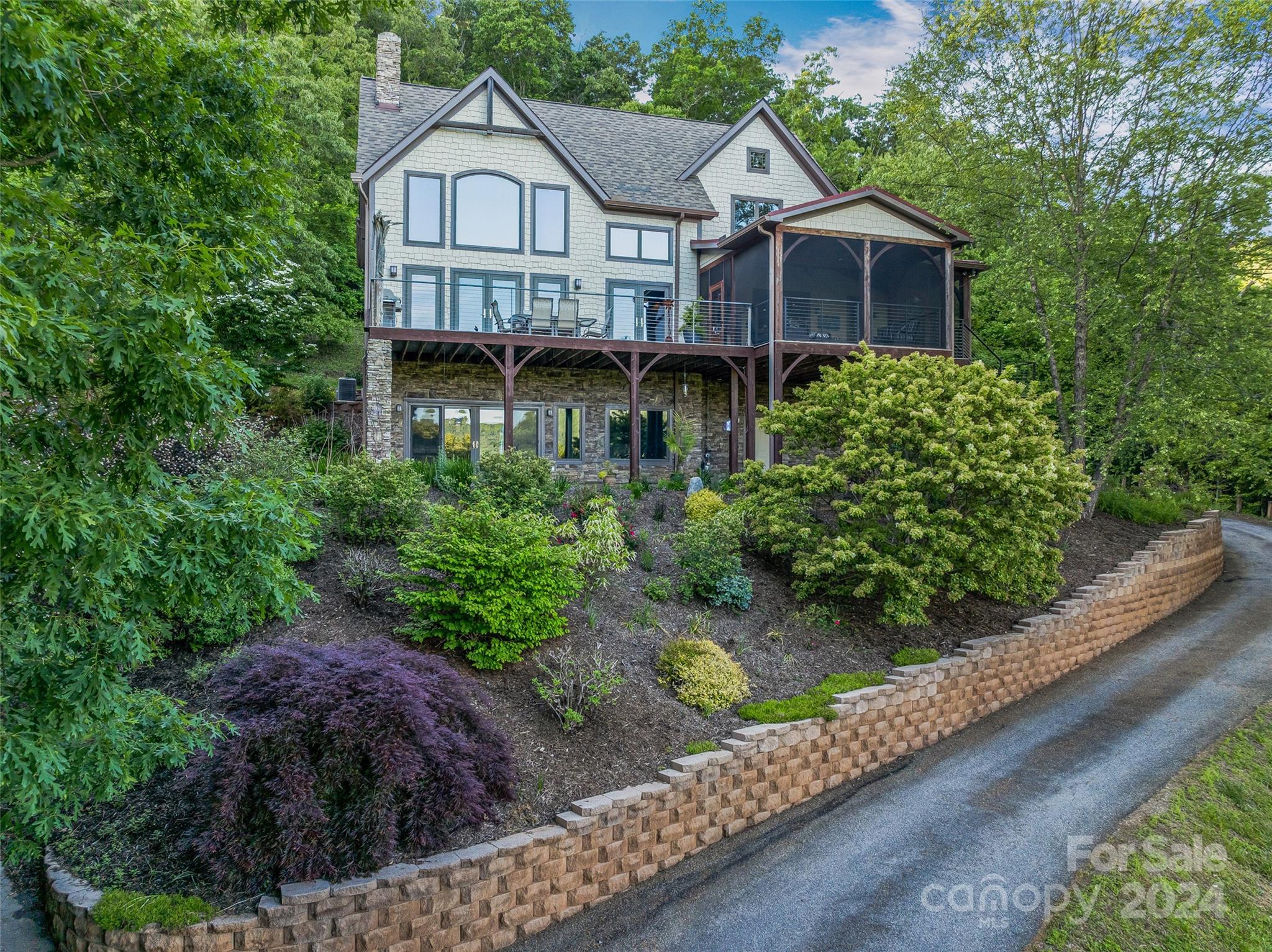Garland Dr, Asheville, NC 28804