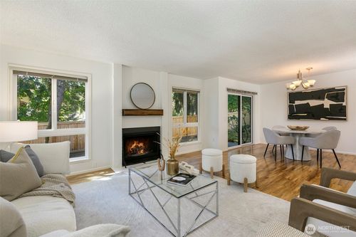 apt-j2-10315 Ne 16th St, Bellevue, WA, 98004-3632 | Card Image