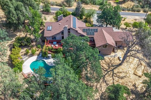8846 Goldstone Ln, Redding, CA, 96001-9745 | Card Image