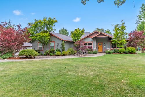251 Kaneeta Ln, Grants Pass, OR, 97526-8765 | Card Image