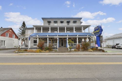 {{alt}} | Card Image