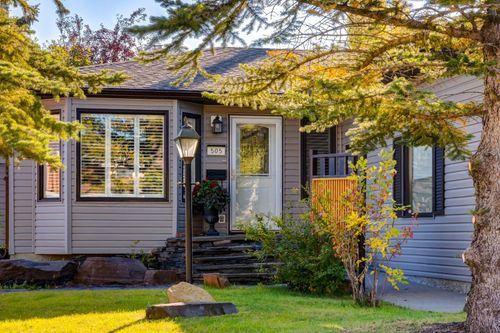 505 Edgebank Pl Nw, House with 5 bedrooms, 4 bathrooms and 4 parking in Calgary AB | Card Image