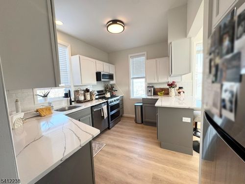 335 Hackensack St, Carlstadt, NJ, 07072-1043 | Card Image